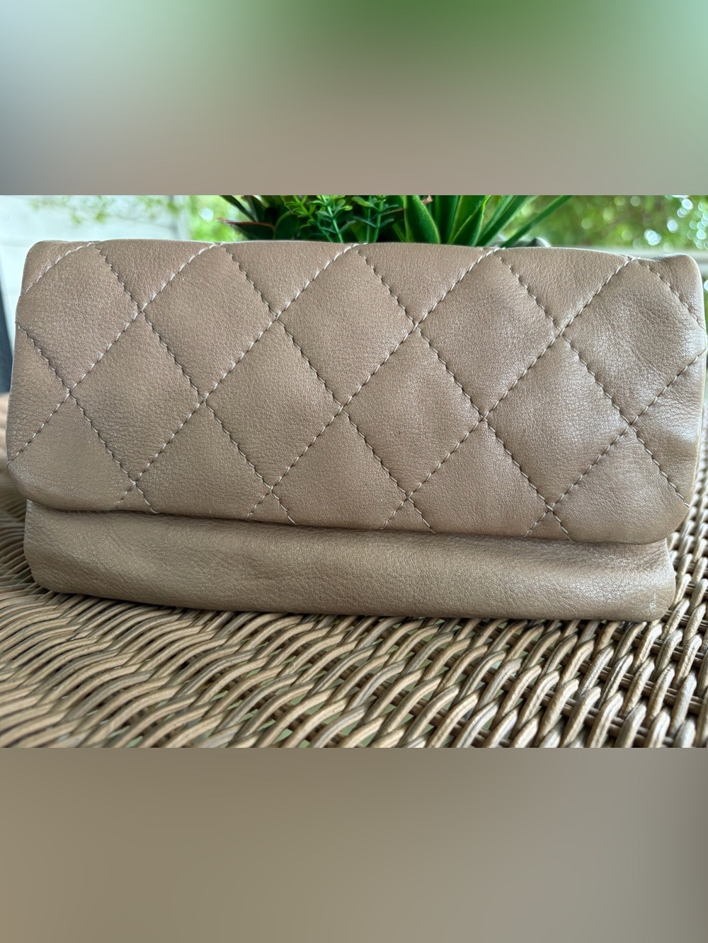 Hobo Quilted Leather Wallet in Taupe
